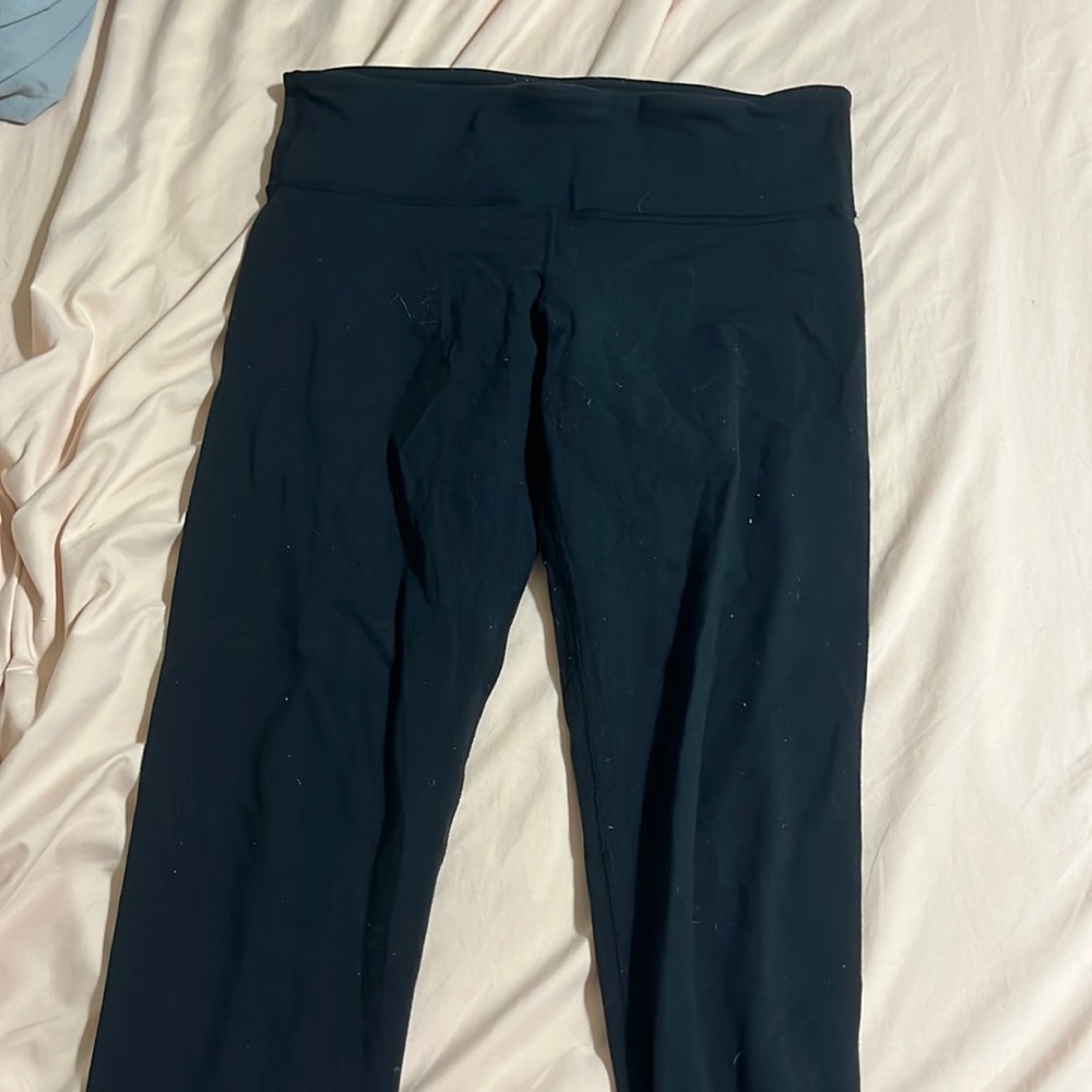 black lululemon wunder under leggings